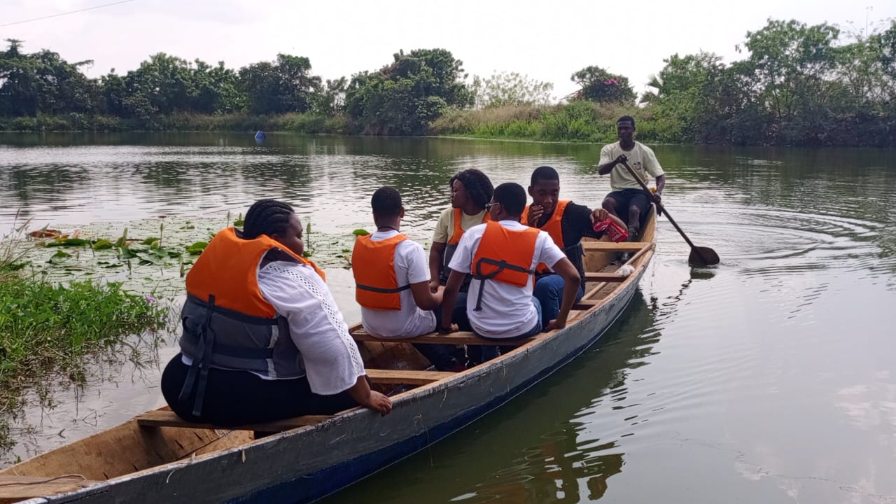 Boat Ride for a group of 10