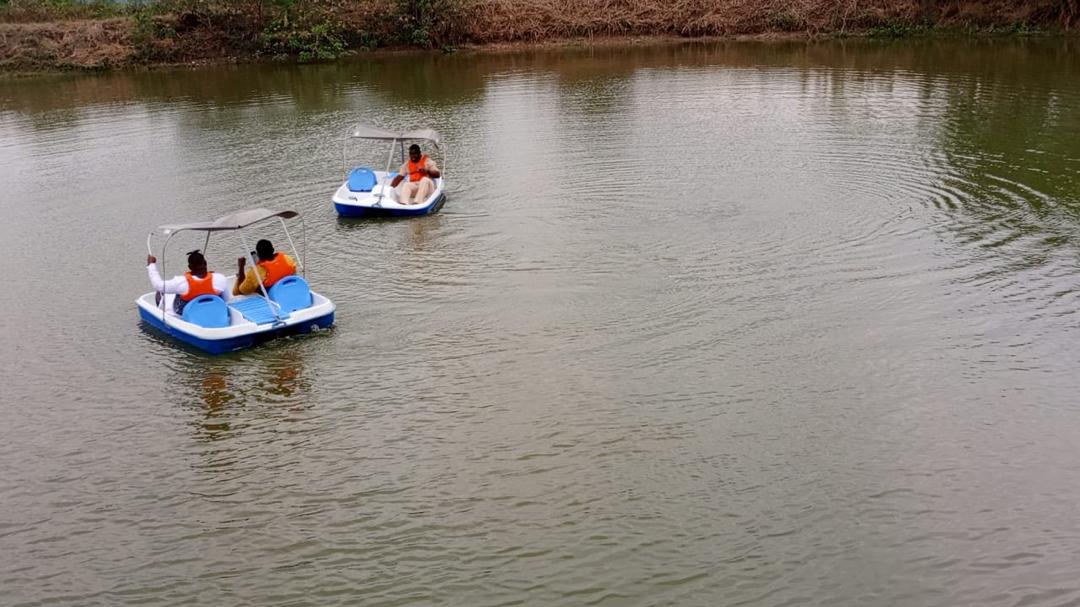 Boat Ride for a group of 10